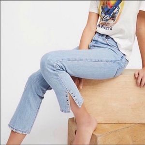 NWT Levi’s 501’s Cropped Jean Grommet Side Detail